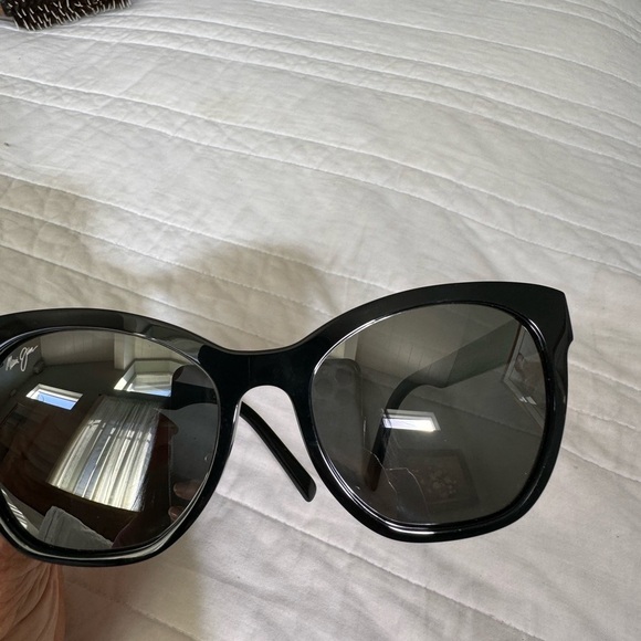 Maui Jim Polarized Women’s Sunglasses - Picture 4 of 7